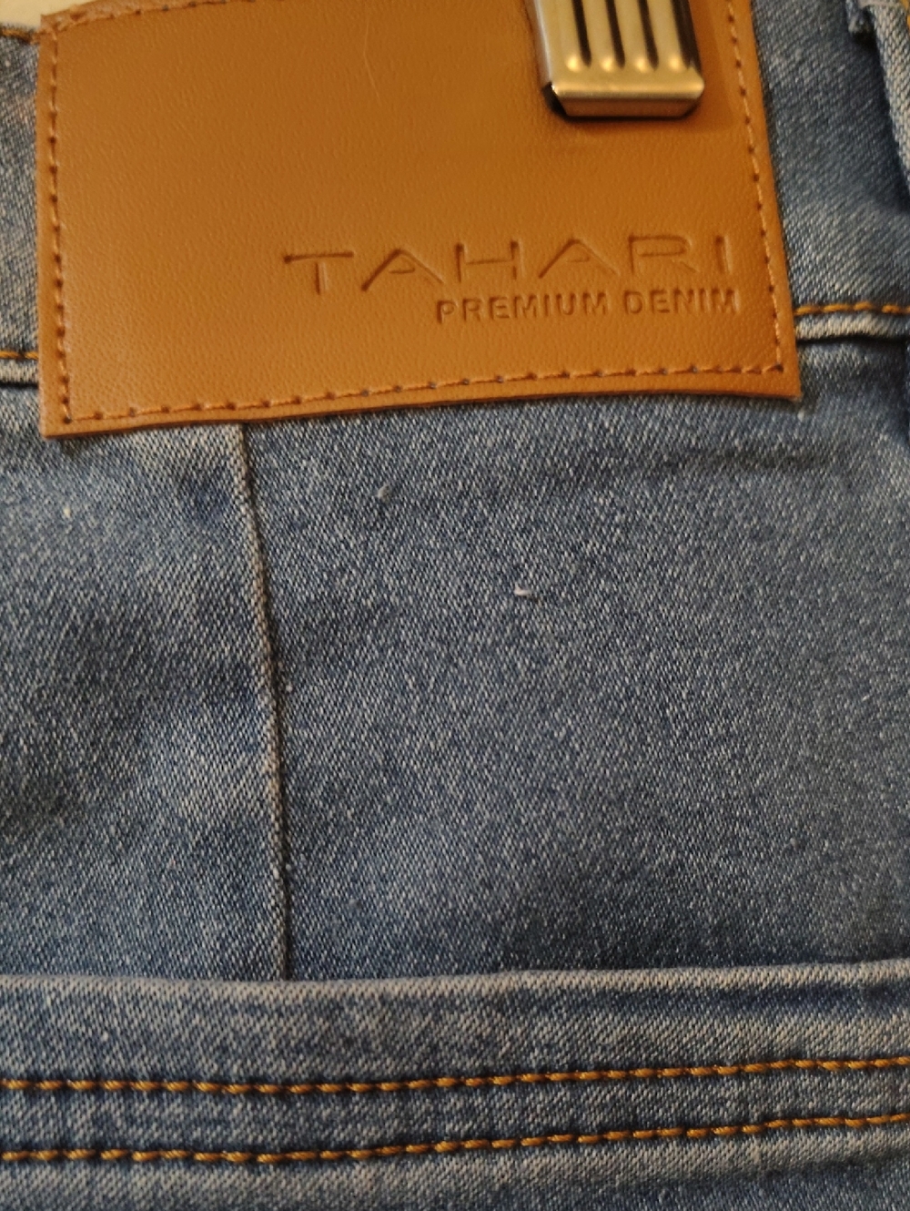 Tahari Petite Classic Mid -rise Mini boot Jeans. Color Glacier Wash. Size 10P - Picture 6 of 11